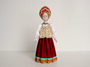Девочка в русском народном костюме